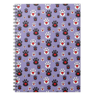 Carnet Empreintes de pattes avec des coeurs rouges sur fo