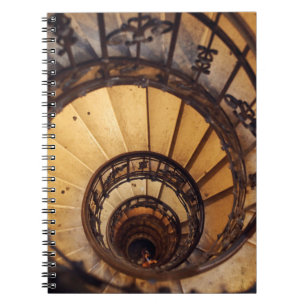 Carnet Escalier circulaire spirale escalier vieux bâtimen