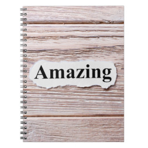 Carnet EXTRAORDINAIRE du mot sur papier. concept. Mots de