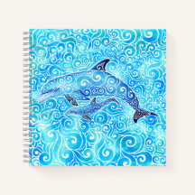 Famille tourbillonnant de dauphins