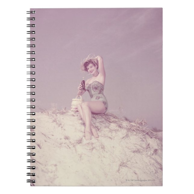 Carnet Femme détendant sur la plage (Devant)