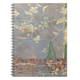 Carnet Fleurs blanches sur Arrière - plan de papier journ