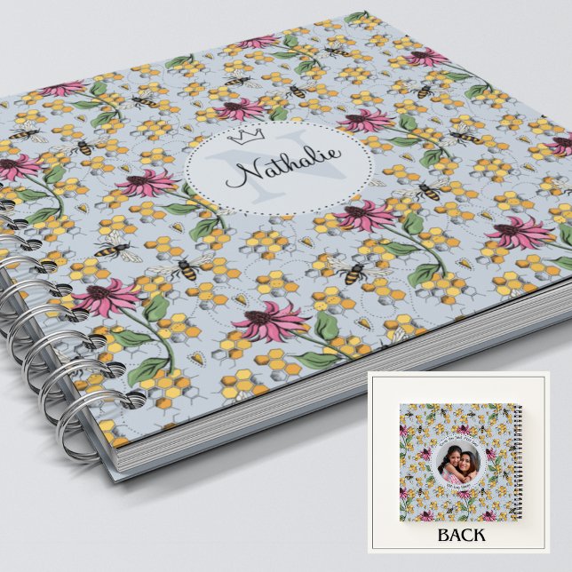 Carnet Fleurs et abeille bleu clair moderne Feminine (Beautiful Nature Queen Bee, Honeycomb & Pink Exotic Flower Monogram & Name Custom Square Notebook. )