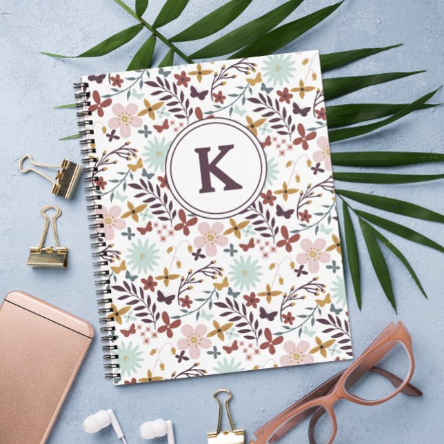 Carnet Floral Monogrammé (A pretty monogrammed notebook for school or journaling,)