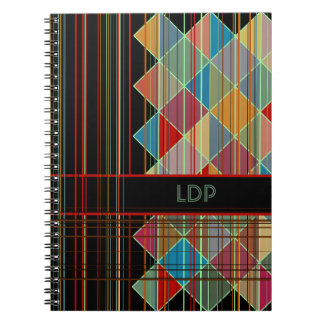 Carnet Formes de triangle rayées avec initiales sur fond