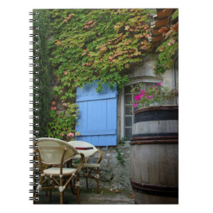 Carnet France, Les Baux de Provence, patio de café