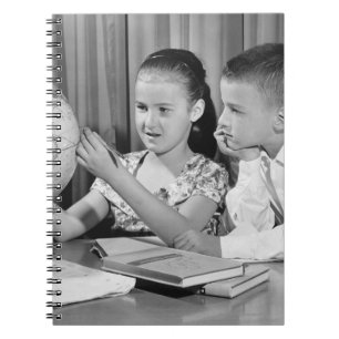 Carnet Globe de visionnement de garçon et de fille