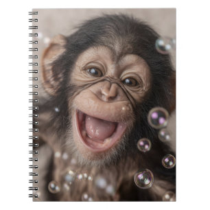 Carnet Gros plan extrême de bébé chimpanzé heureux