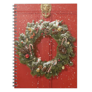 Carnet Guirlande de Noël accrochant sur une porte