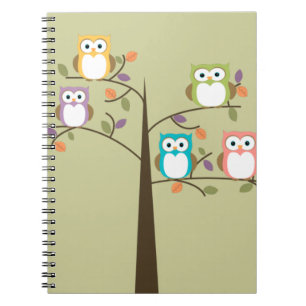 Carnet Hiboux colorés dans le joli arbre