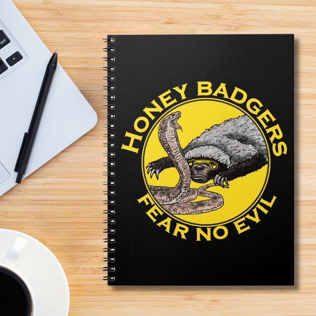 Carnet Honey Badgers ne craignez pas de citation maléfiqu (Honey badgers fear no evil quote yellow and black notebook with honey badger verses cobra snake art)