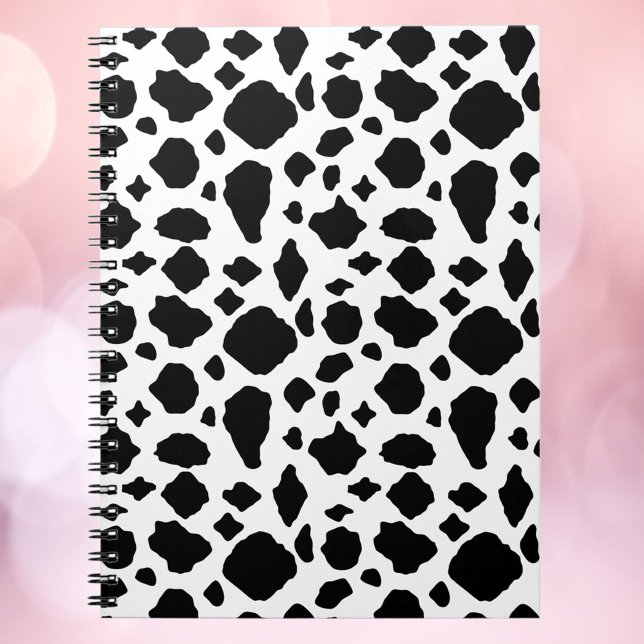 Carnet Impression de vache noir et blanc (A notebook with a black and white cow pattern)