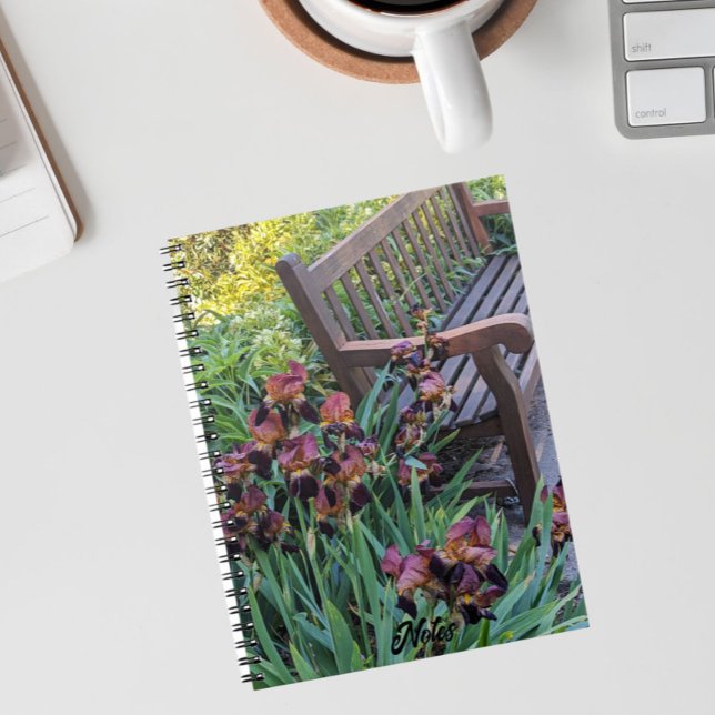 Carnet Iris Blooms et Garden Park Bench Floral (In Situ)