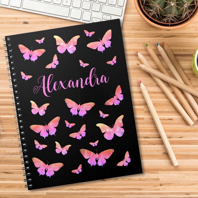 Carnet Joli Motif papillon rose Nom noir (Modern butterfly pattern pink and black custom name notebook with elegant typography script )