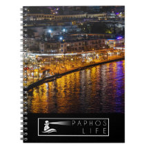 Le front de mer de Paphos la nuit, vue sur les dro