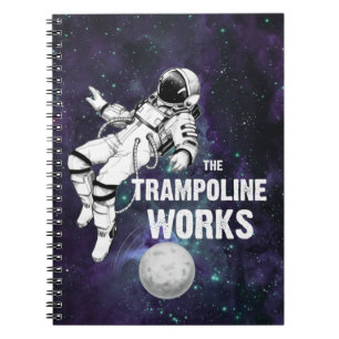 Carnet Le Trampoline travaille l'astronaute noir et blanc