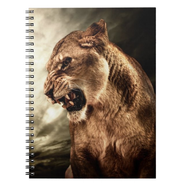 Carnet Lionne d'hurlement contre le ciel orageux (Devant)