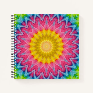 Carnet Mandala Tie-Dye Arc-en-Ciel à la Symétrie Vibrante