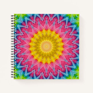 Carnet Mandala Tie-Dye Arc-en-Ciel à la Symétrie Vibrante