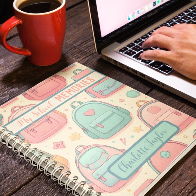 Carnet Mon école Souvenirs personnalisés nom sac à dos Sp (My School Memories custom name backpacks Spiral Notebook)