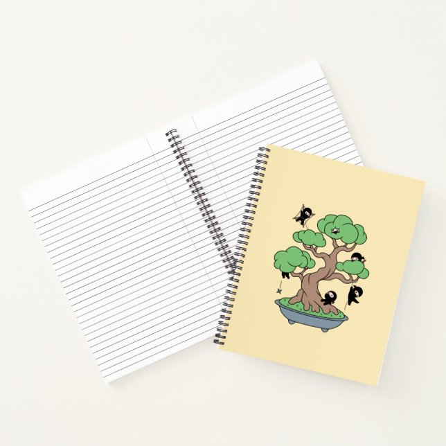 Carnet Ninjas minuscules en bonsaï sur jaune (Intérieur)