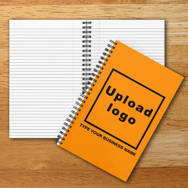 Carnet Nom commercial et logo sur la spirale orange (Build brand name awareness. Your business logo and name on orange color cover of spiral notebook.)