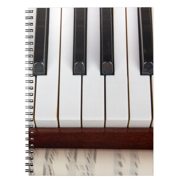 Carnet notes musicales sur l'arrière - plan d'une pianoac (Devant)
