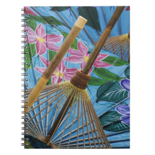 Carnet Parapluies décoratifs peints à la main dans le vil