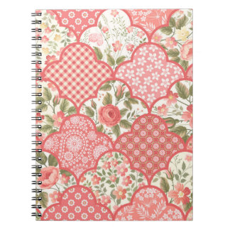 Carnet patchwork floral transparent motif avec roses pa