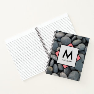 Carnet Pile de roche avec votre propre nom et Monogramme 
