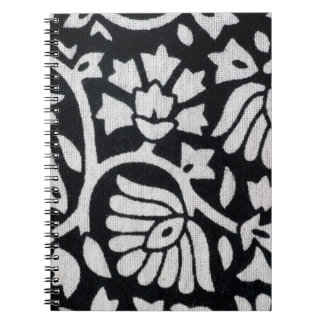 Carnet Plante, fleurs, nappe abstraite noir-blanc.