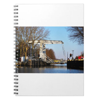 Carnet Pont levant sur un canal aux Pays-Bas.