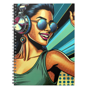 Carnet Pop Art Woman dans les casques danser