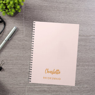 Carnet rose pâle de la serveuse