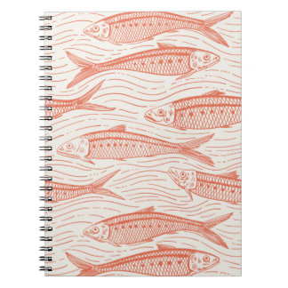 Carnet Sardines en mouvement sur fond corail et blanc cas