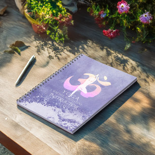 Carnet Signe de Yoga Pose Om de l'instructeur de méditati