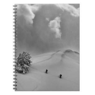 Carnet Skieurs de randonnée dans la poudreuse