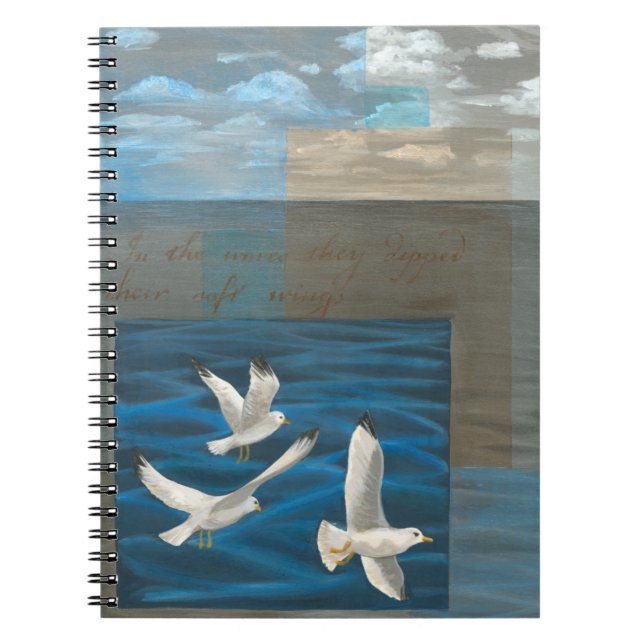 Carnet Trois mouettes blanches volent au-dessus de l'eau (Devant)