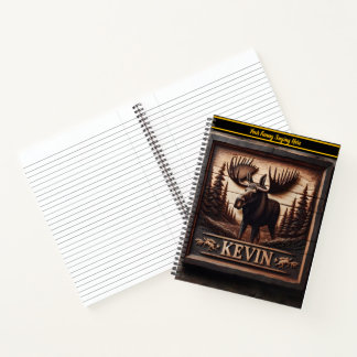 Carnet Un orignal majestueux taillé dans un panneau en bo