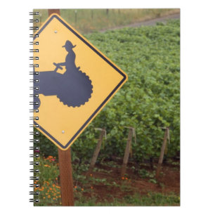 Carnet Un panneau de signalisation de passage de tracteur