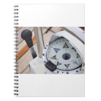 Carnet Une boussole pour tracer la voie de l'aventure.