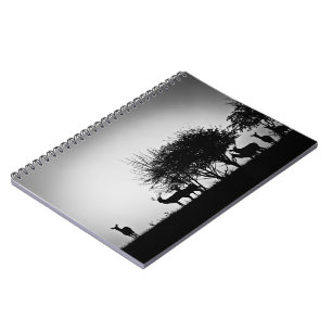 Carnet Une image de quelques cerfs communs dans la brume