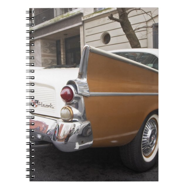 Carnet Une voiture classique Studebaker Silver Hawk garée (Devant)