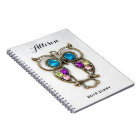 Yeux et ailes colorés de photo de Jewerly de hibou