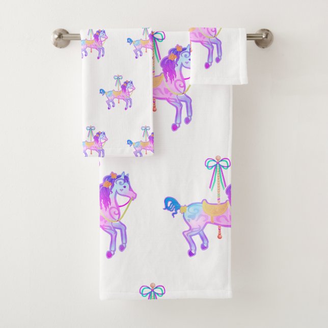 Carousel Pony Bath Towel Set (En situation)