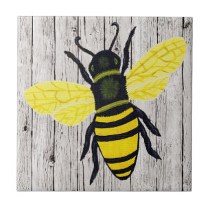 Carreau Abeille sur la clôture en bois