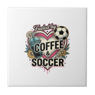 Carreau Alimenté par le café et le football Design de t-sh
