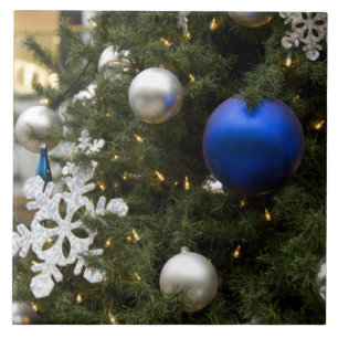 Carreau Amérique du Nord. Décorations de Noël sur arbre.