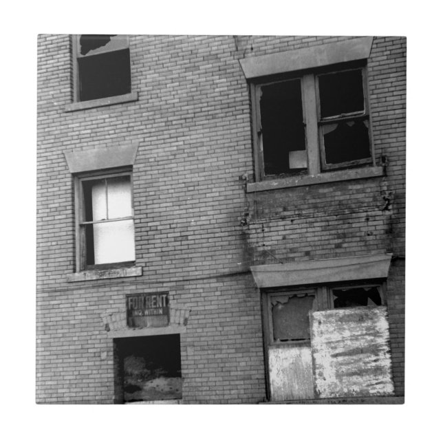 Carreau Appartement Abandonné À Louer (Devant)