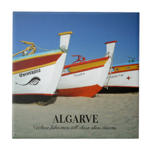 Carreau Bateaux de pêche sur la plage de l'Algarve Photo